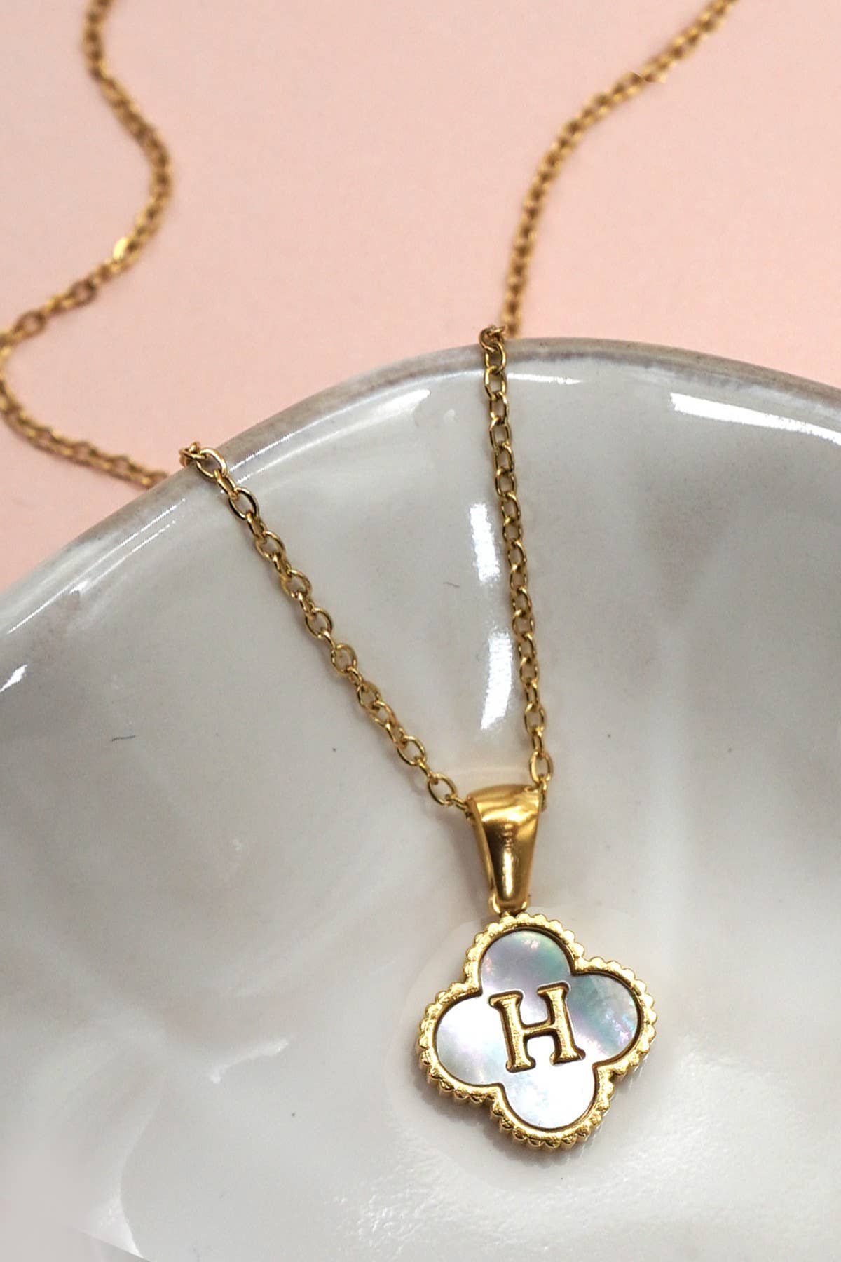 18K STAINLESS CLOVER INITIAL NECKLACE | 40NK9487