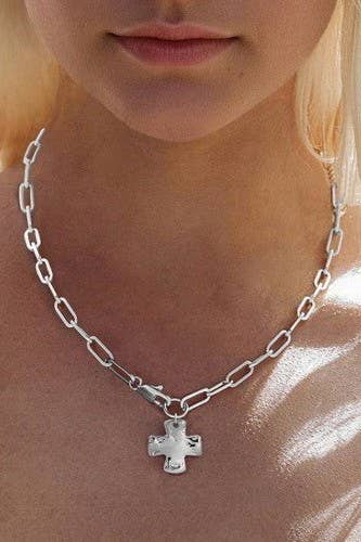 NOTABLE HAMMERED CROSS FRONT TOGGLE NECKLACE | 40NK9666