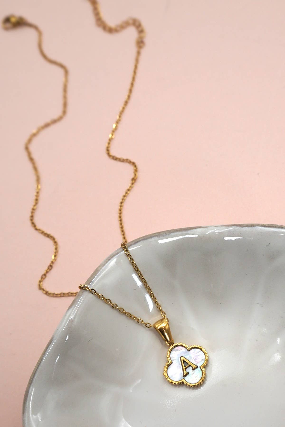 18K STAINLESS CLOVER INITIAL NECKLACE | 40NK9487